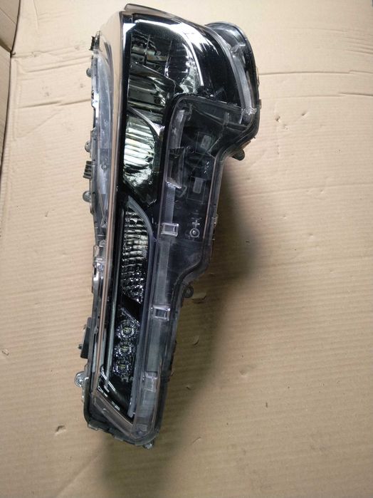 Фар десен за Toyota Corolla E21 2019