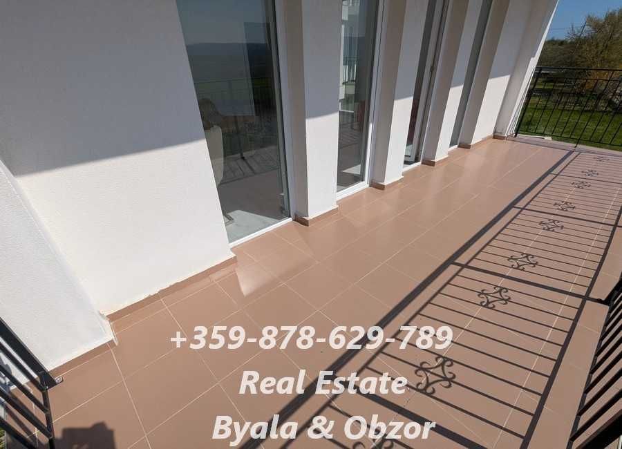 Просторен двустаен апоартамент с 2 бани и с голяма тераса