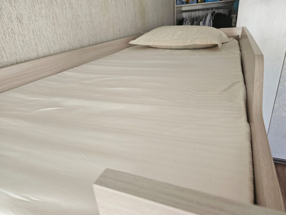 Двухяростная кровать