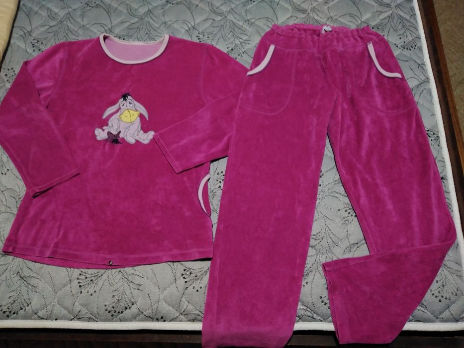 Два екипа в розов цвят Лрр