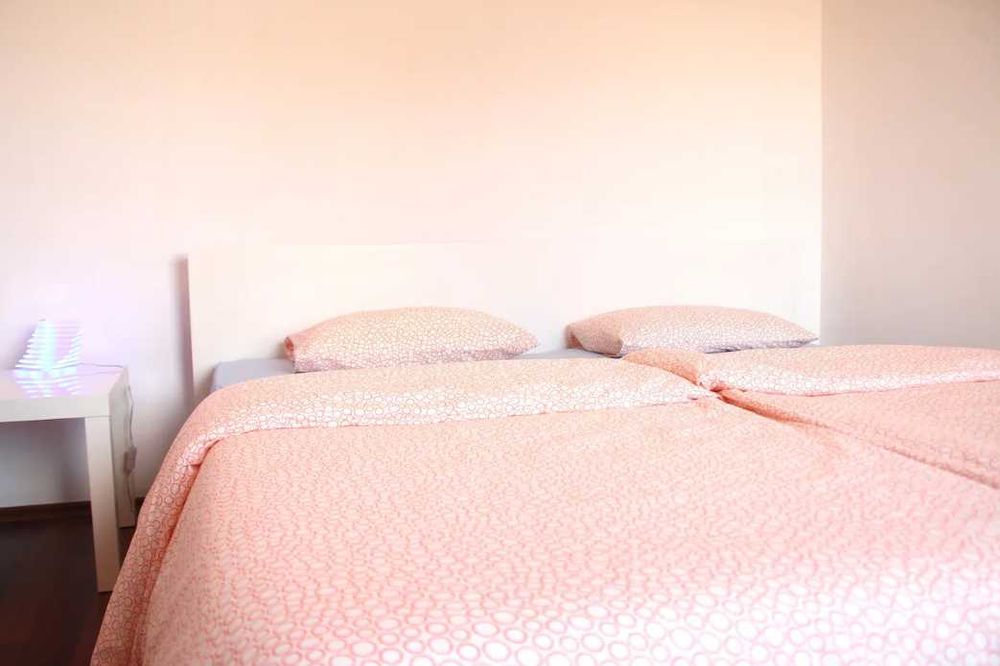 Дава се под наем Двустаен апартамент в Пловдив, Младежки Хълм - 58 кв.м за 219.3 € - Снимка #1