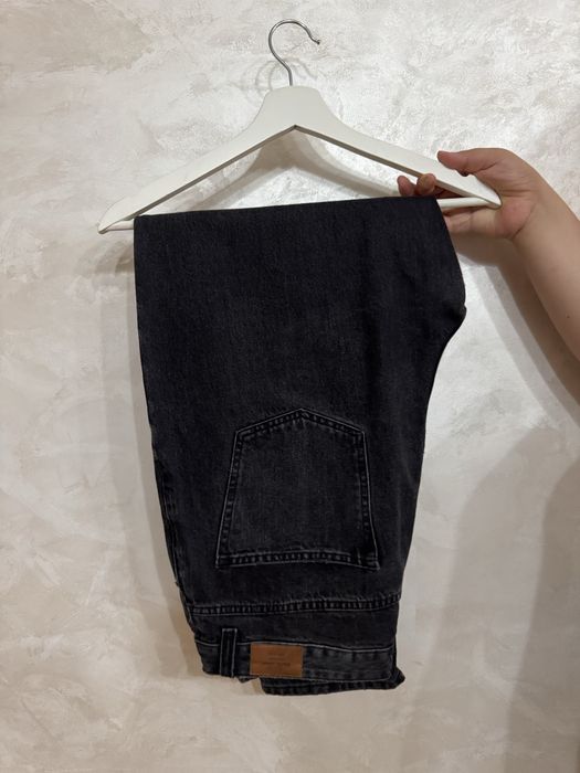 Черные мом джинсы