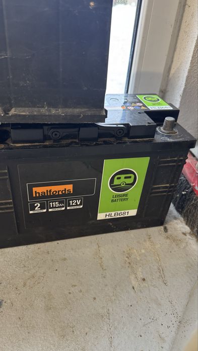 Baterie auto si Camping Barca Rulota