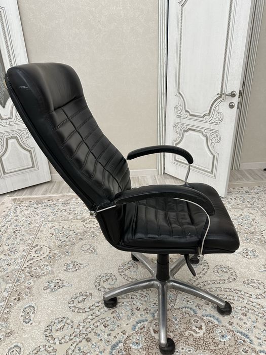 Кресло офисное кожаное