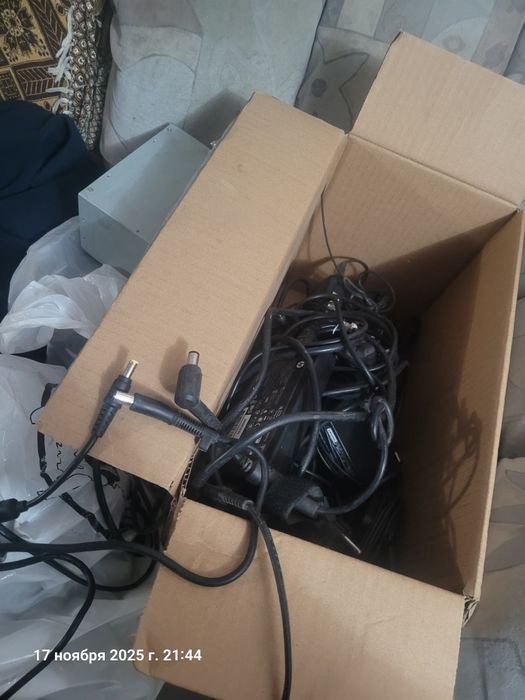 Зарядки для ноутбуков разные