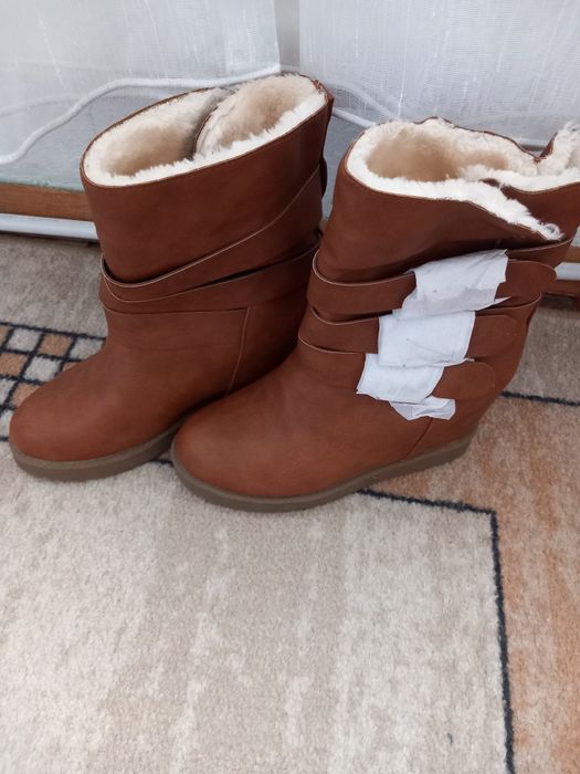 Дамски апрески номер 38 и топли ботуши номер 36