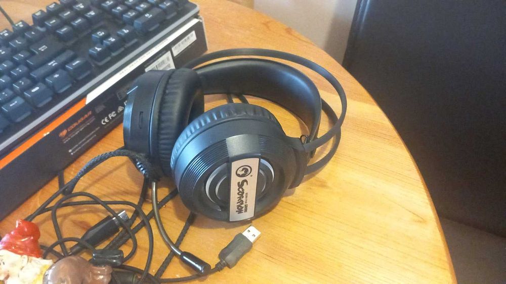 комплект слушалки, мишка и клавиатура