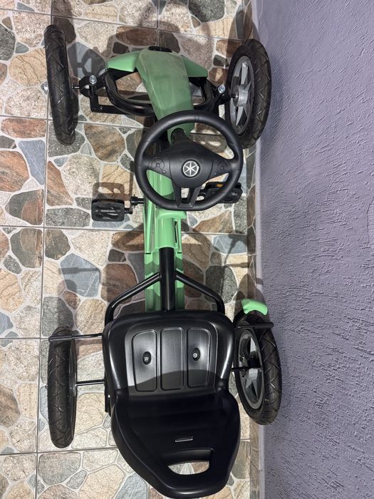 Kart cu pedale pentru copii – stare foarte bună, distractiv și rezistent