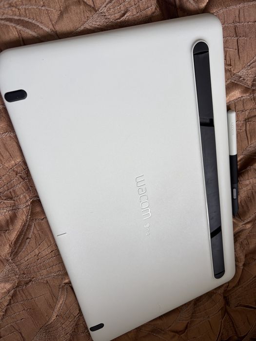 Wacom One graphic tablet като нов!