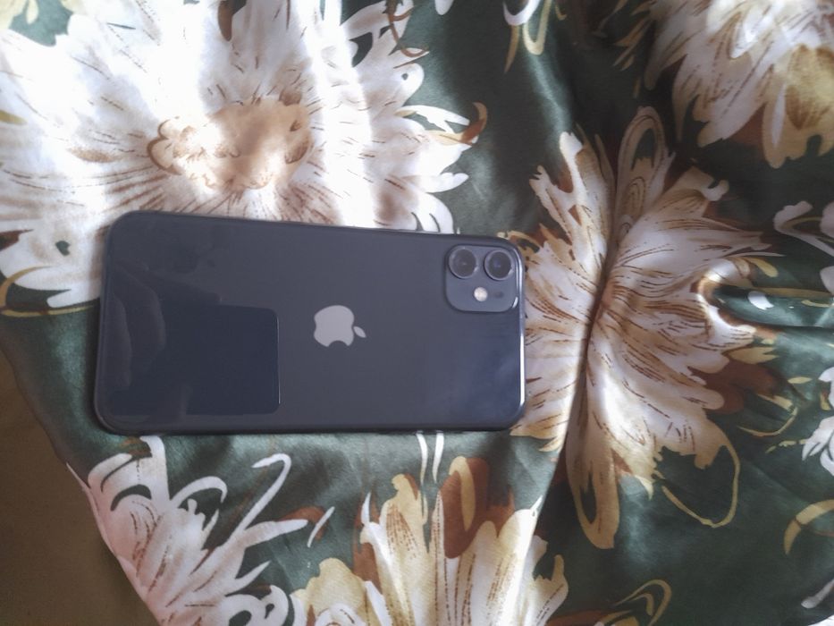 Продам IPhone 11