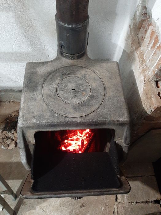 Soba de gatit pe lemne semineu mic