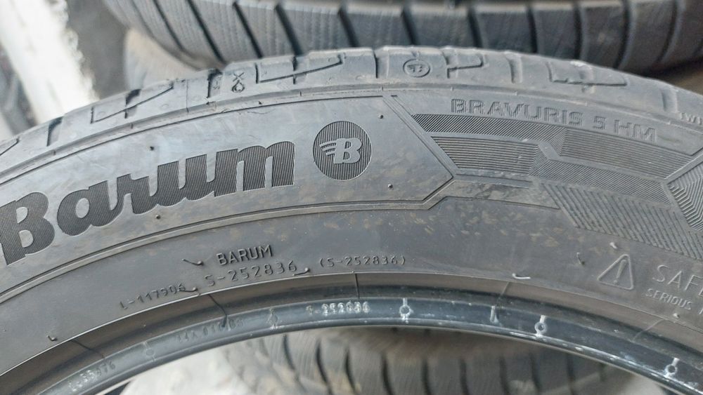 Летни гуми 235/50/19 Barum Bravuris 5HM 2 броя