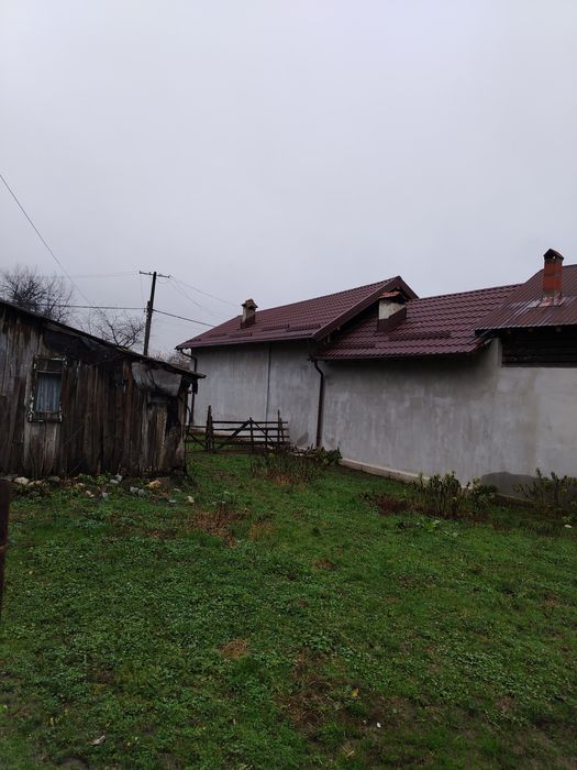 Vând casa și teren în Vladesti Jud Argeș preț 42000 EUR