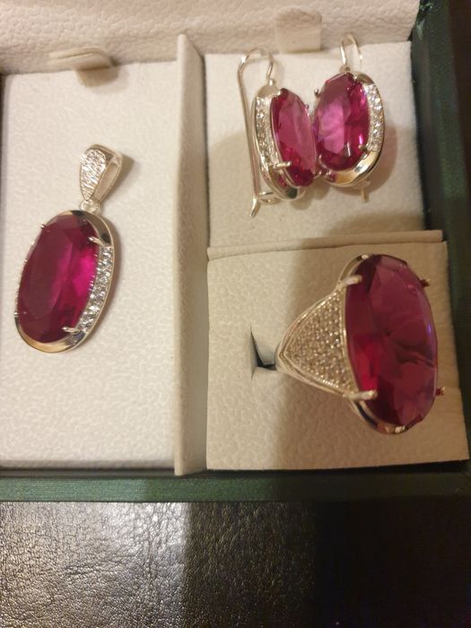 Продаются серебряные наборы, серьги