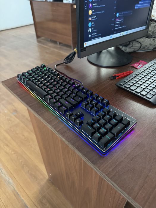 Kompyuter uchun gaming klaviatura ideal holatda