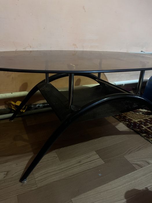 Продам стеклянный столик