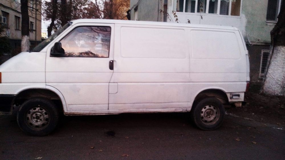 Dezmembram Volkswagen Transporter T4 motor 2.5 TDI ACV 102 CP