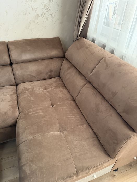 Ъглов диван еастегателен в мнго добро състояние !