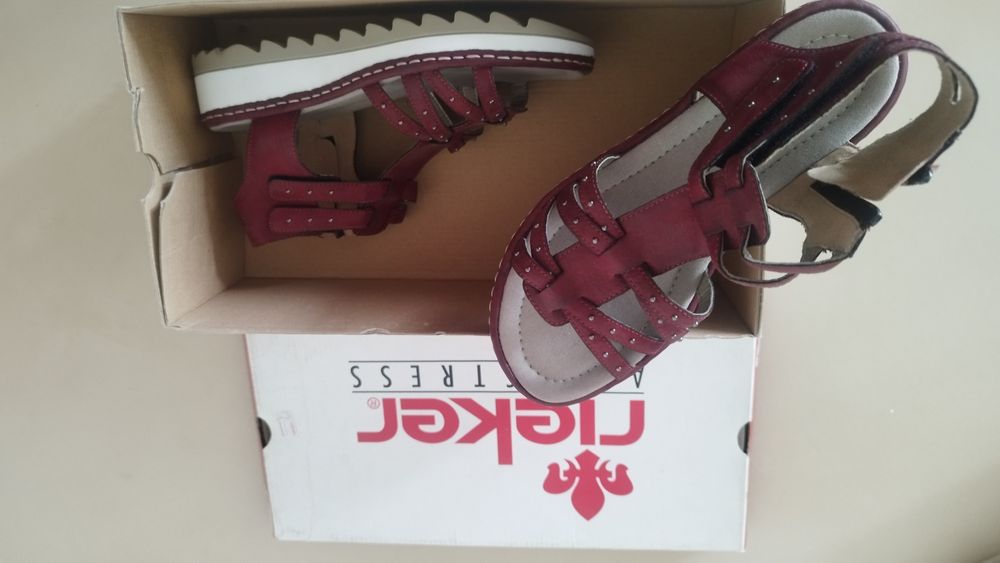 Кроссовки для девочки