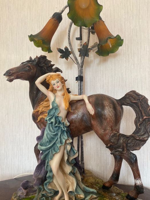Светильник “Девушка и Конь” — с 3 лампочками!