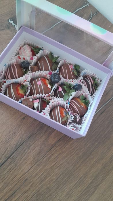 Realizez căpșuni in ciocolată