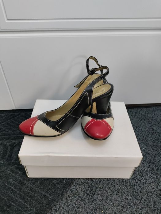 Pantofi dama piele naturala măsura 37, dar se potrivesc pt 36, 5