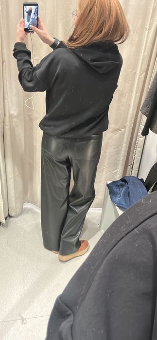 Vand pantalon din imitație de piele