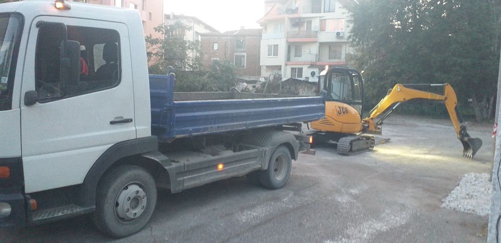 Услуги с багер ,самосвал и бобкат. Изкопаване на ями и канализации..