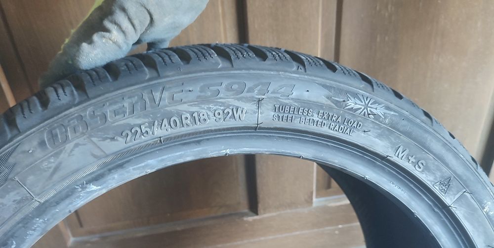 225/40/R18 iarna Toyo