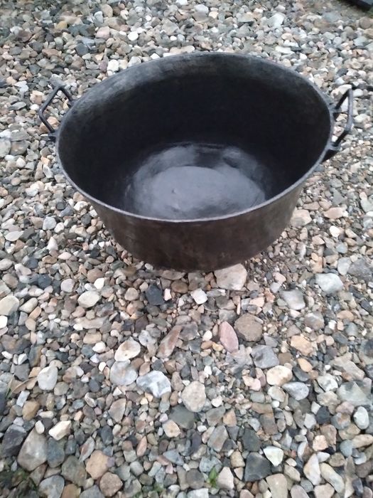 Ceaun din FONTĂ aproximativ 70 litri