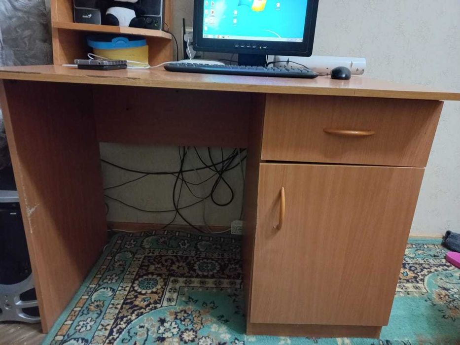 Продам стол деревянный
