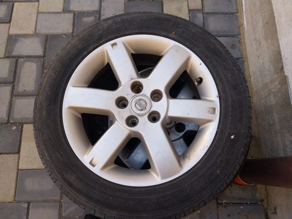 De vânzare cauciucuri plus geante