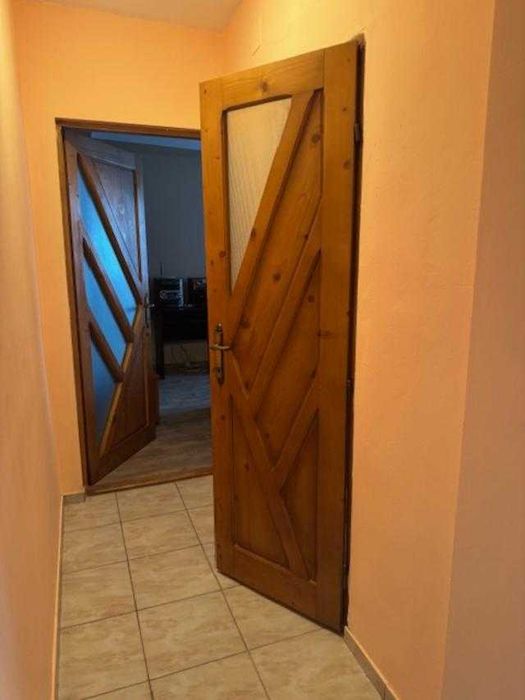 vand apartament trei camere