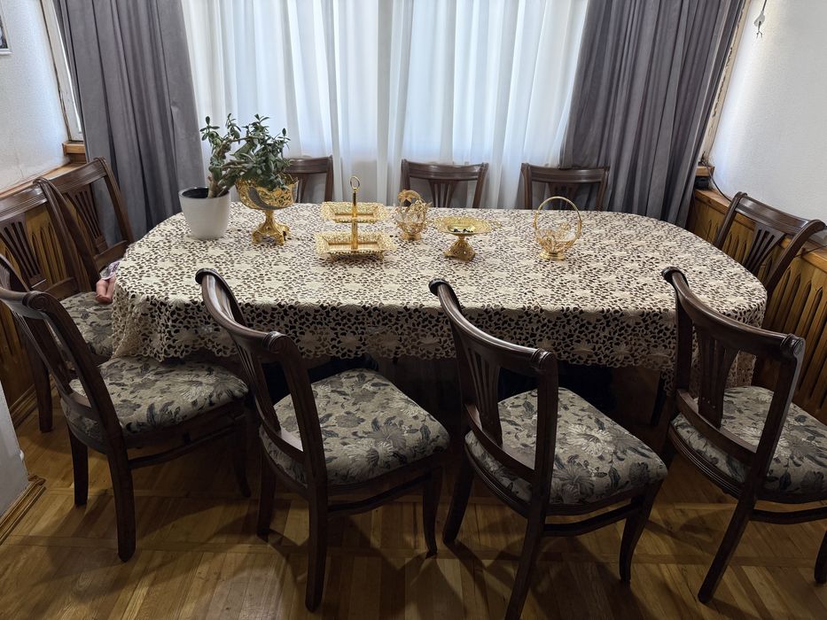 Срочно продаю стол и стулья