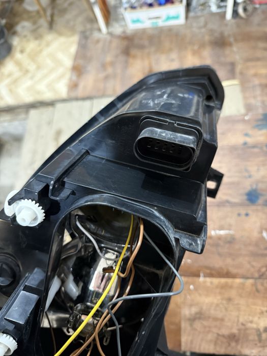 Фара приора 1 левая оригинал бош