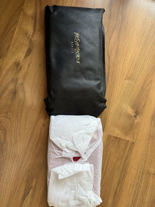 Geantă de voiaj YSL Yves Saint Laurent Beaute pentru femei, din piele ecologică roșie, fără curea