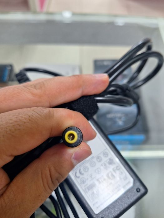 Зарядка для ноутбука