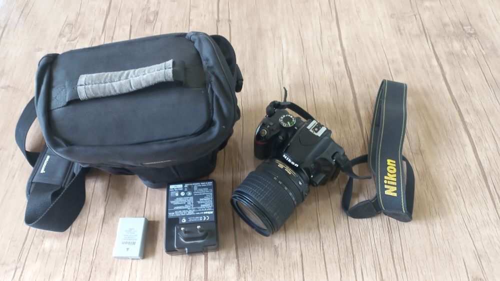 Sotiladi Nikon fotoaparatlar