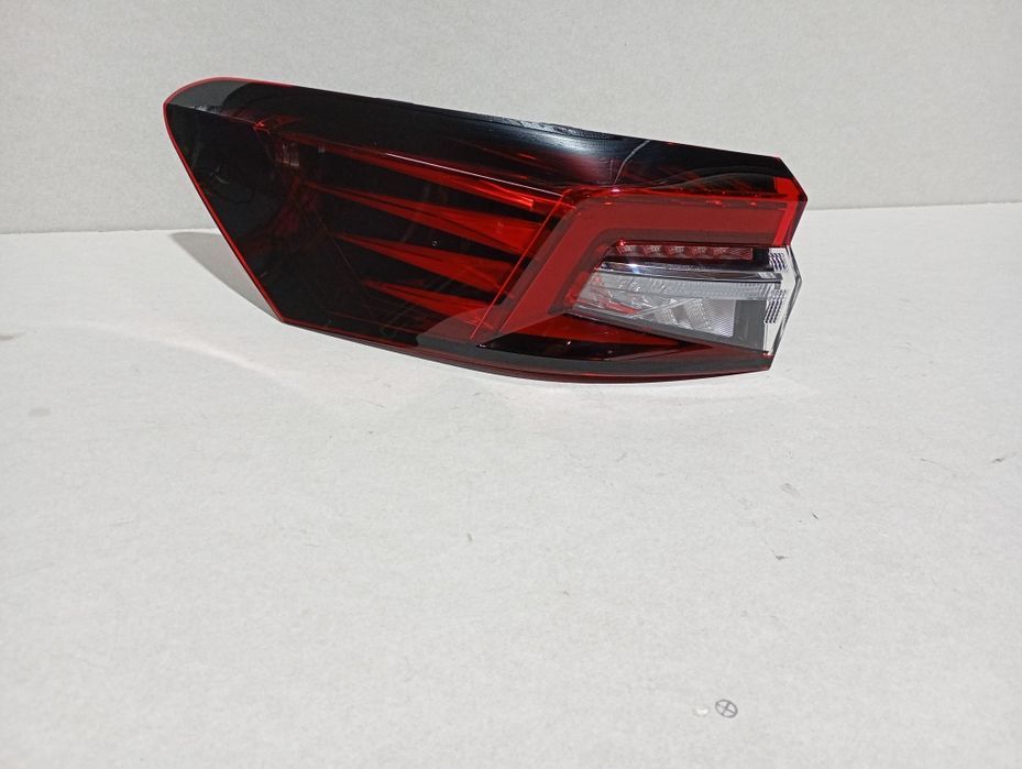 Stop pe aripa stânga Skoda superb 4 cod 3P0945207