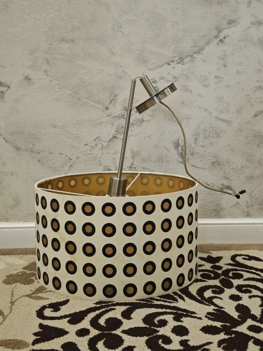 Прлдам люстрю на комнату или зал или кухню