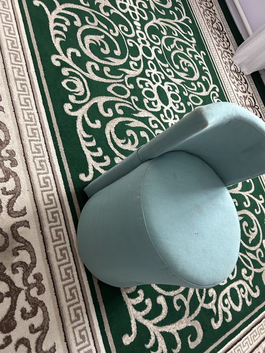 продается пуфик в среднем состояний