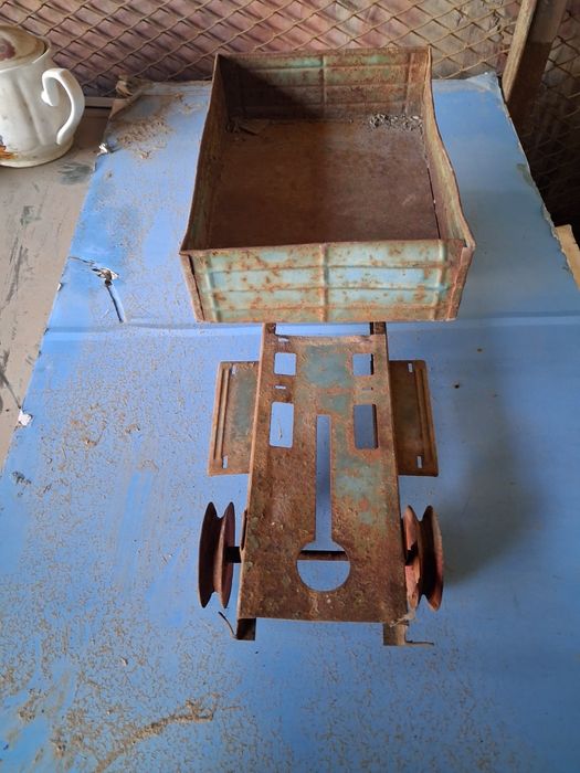 Машина игрушка жесть