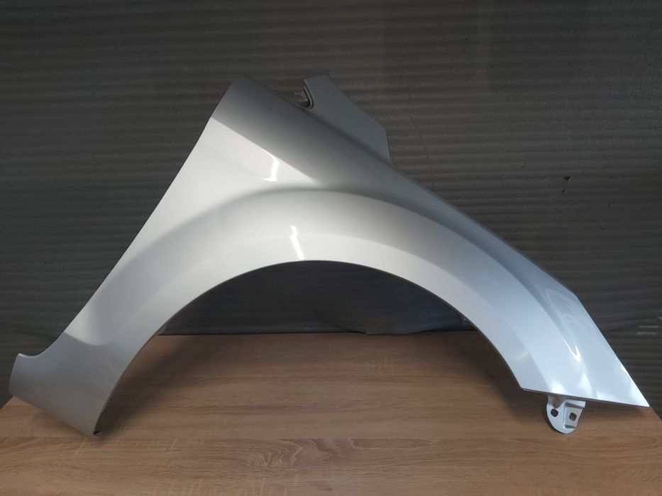 Aripa Fata Dreapta Ford Focus 2/II FSL 08-11 (MoonDust Silver (Gri))