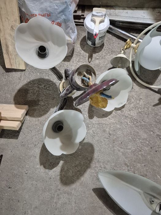 Продам люстры разные