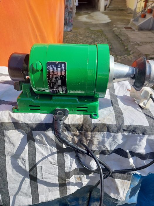 Vând motoare electrice