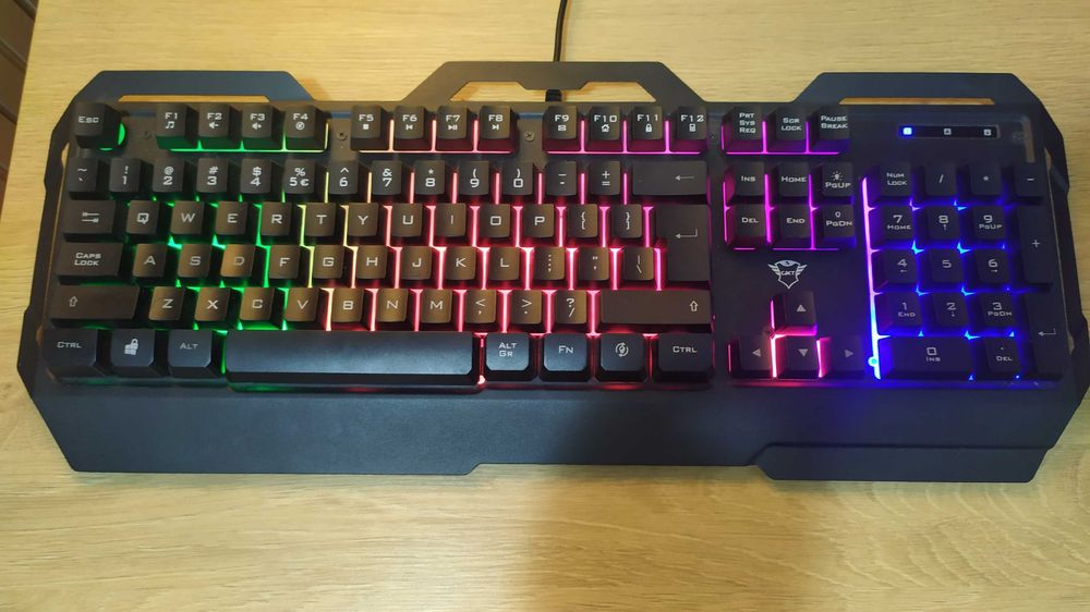 Клавиатура Trust GXT 856 Torac, RGB