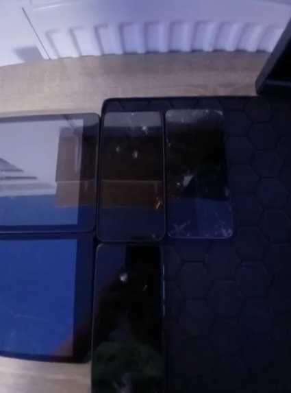 Vand tablete si telefoane pentru piese