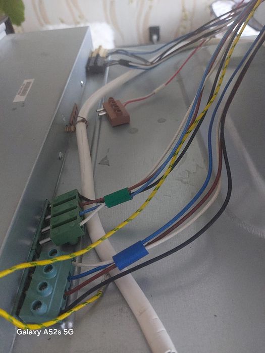 Фурна за вграждане с керамични котлони