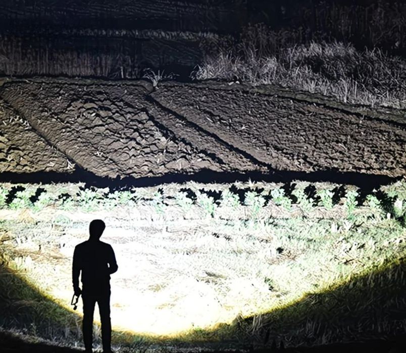 Фонарь прожектор очень мощный