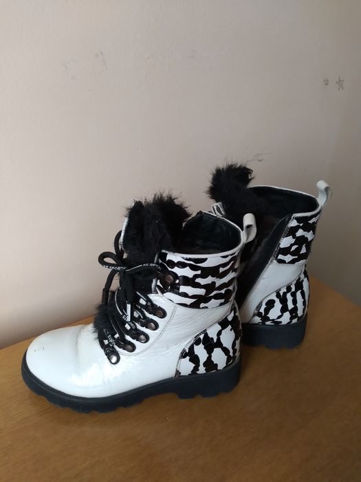 Продам зимнюю обувь для девочек разм. 32 -31